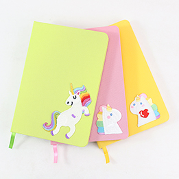 Cuaderno con tapa de seda Unicornio